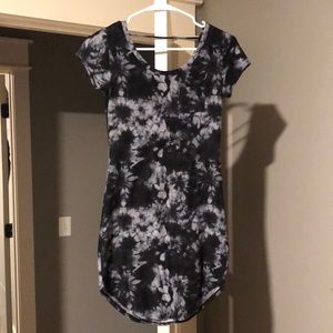 I am selling an xs juniors dress. It is black and grey colored.